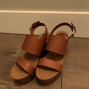 Leather platform sandals